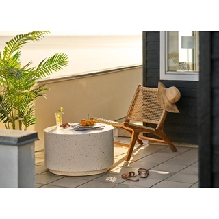 Miljøbillede med Derby lænestol i teak/polyrattan fra House nordic.