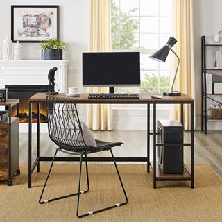Miljøbillede af Vasagle skrivebord med hylder i rustik brun med sort stel.