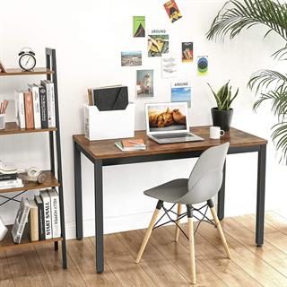 Miljøbillede af Vasagle skrivebord i rustik brun med sort stel.