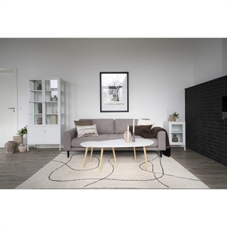 Miljøbillede med Lido 3 personers sofa i stone/sort fra House Nordic.