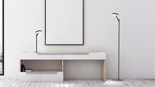 Miljøbillede med ARM LED bord- og gulvlampe fra Design by Grönlund