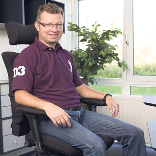 Miljøbillede af Detaljer af SD3 ergonomisk kontorstol i sort fra FTI.