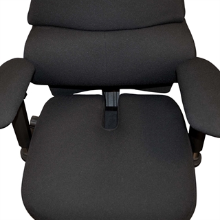 Detaljer af SD3 ergonomisk kontorstol i sort fra FTI.