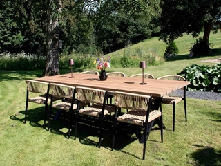 Miljøbillede med Astrid spisebordsstol i beige/sort fra House of Sander.