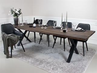 Miljøbillede med X Base i stål spisebordsben fra House of Sander.