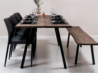 Miljøbillede med Slanting Base i stål spisebordsben fra House of Sander.