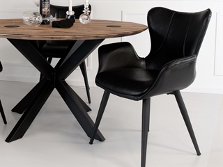 Miljøbillede med Opus Base i stål spisebordsben fra House of Sander.