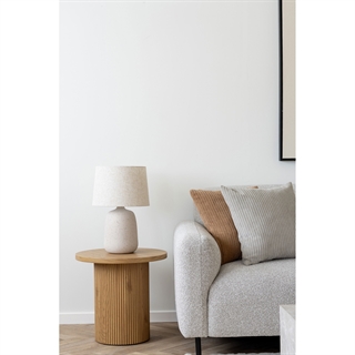 Miljøbillede med Boaviste hjørne- eller sengebord i natur fra House Nordic.