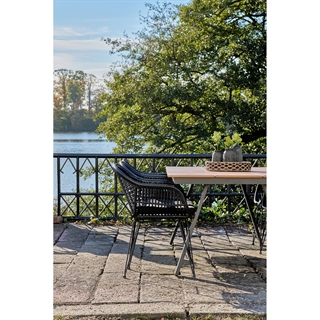 Miljøbillede med Toronto havebord i natur/sort fra House Nordic.