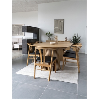 Miljøbillede med Osaka spisebord med 3 tillægsplader i egefiner fra House Nordic.