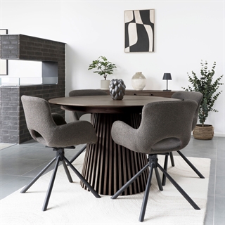 Miljøbillede med Osaka spisebord med 3 tillægsplader i røget egefiner fra House Nordic.