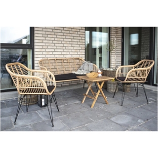 Miljøbillede med Triest havesofa i natur/sort med hynde fra House Nordic.