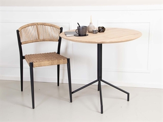 Miljøbillede med Kanses cafébordsben i sort fra House of Sander.