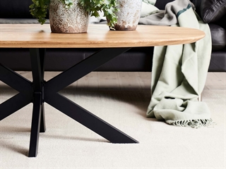 Miljøbillede med Star Sofa Base sofabordben i sort fra House of Sander