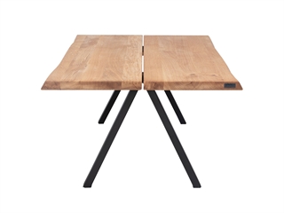 Eksempel på VS Sofa Base sofabordben i sort fra House of Sander