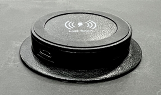 BBY-T9C - USB Stikdåse med QI oplader til indbygning fra Complement.