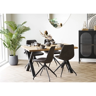 Miljøbillede med Toulon spisebord med 4 Monaco spisebordsstole fra House Nordic.