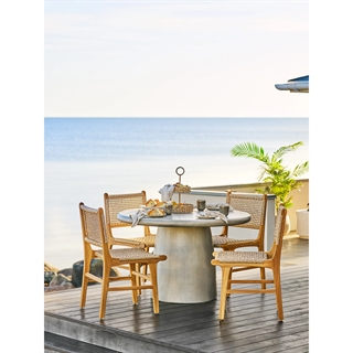 Miljøbillede med Derby lænestol uden armlæn i teak/polyrattan fra House nordic.