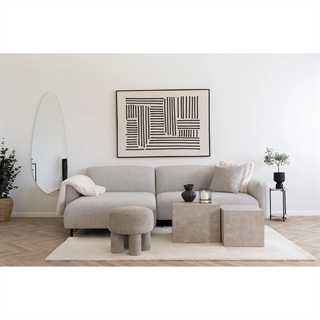 Miljøbillede med Salvador venstrevendt loungesofa i lysegrå bouclé og sorte ben fra House Nordic.