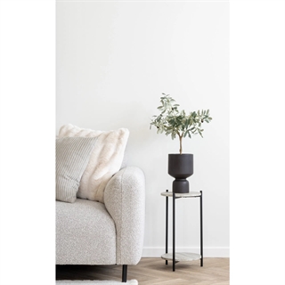 Miljøbillede med Salvador venstrevendt loungesofa i lysegrå bouclé og sorte ben fra House Nordic.