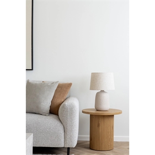 Miljøbillede med Salvador venstrevendt loungesofa i lysegrå bouclé og sorte ben fra House Nordic.