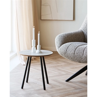Miljøbillede med Aalst sidebord Ø40 cm i beige/sort fra House Nordic.
