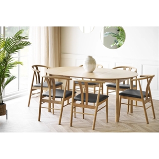 Miljøbillede med Bundaberg Spisebord i eg med 2 tillægsplader fra House Nordic - her vist med 1 tillægsplade isat.