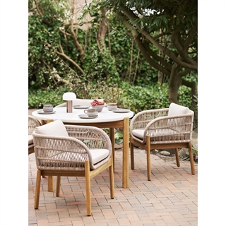 Miljøbillede med Terracina spisebord Ø120 i hvid terrazzo og akacie stel fra House Nordic.