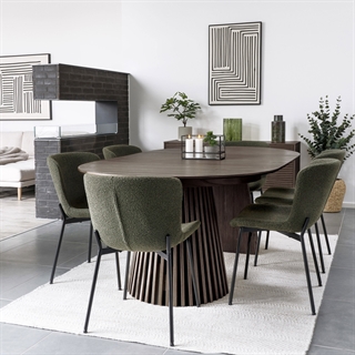 Miljøbillede med Osaka spisebord med 2 tillægsplader i røget egefiner fra House Nordic.