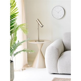 Miljøbillede med Annecy sofa-/hjørnebord Ø50 med sandfarvet keramisk bordplade fra House Nordic.