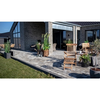 Miljøbillede med Arrecife dækstol i teak fra House Nordic.