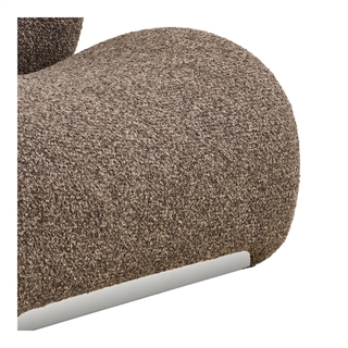 Nærbillede af Sofia loungestol i brun fra House Nordic.