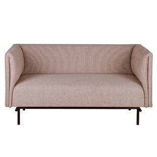 Akustiksofa i beige set forfra.
