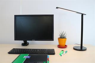 Diva lampe i et slankt og moderne design fra Unilux.