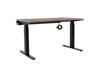 Swedstyle hæve sænkebord i sort nano laminat, set forfra i en skrå vinkel.