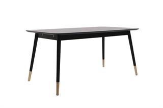 Fumac Vigga spisebord i sort laminat med massive sorte ben set forfra i en skrå vinkel.