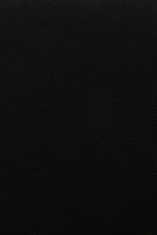 Det sorte fame stof set tæt på.