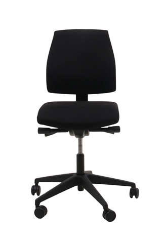 Interstuhl 16G2 kontorstol set forfra.