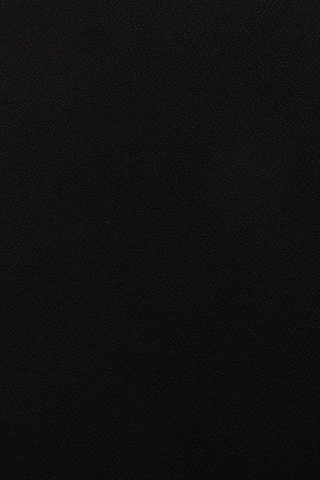 Det sorte stof set tæt på.