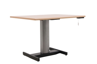 Enkelt søjlet hæve sænkebord 80x100 cm i bøg med sølvgråt/sort stel set forfra i en skrå vinkel.