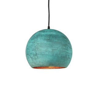 Ganske fortrinlig loftlampe i oxideret messing fra House nordic