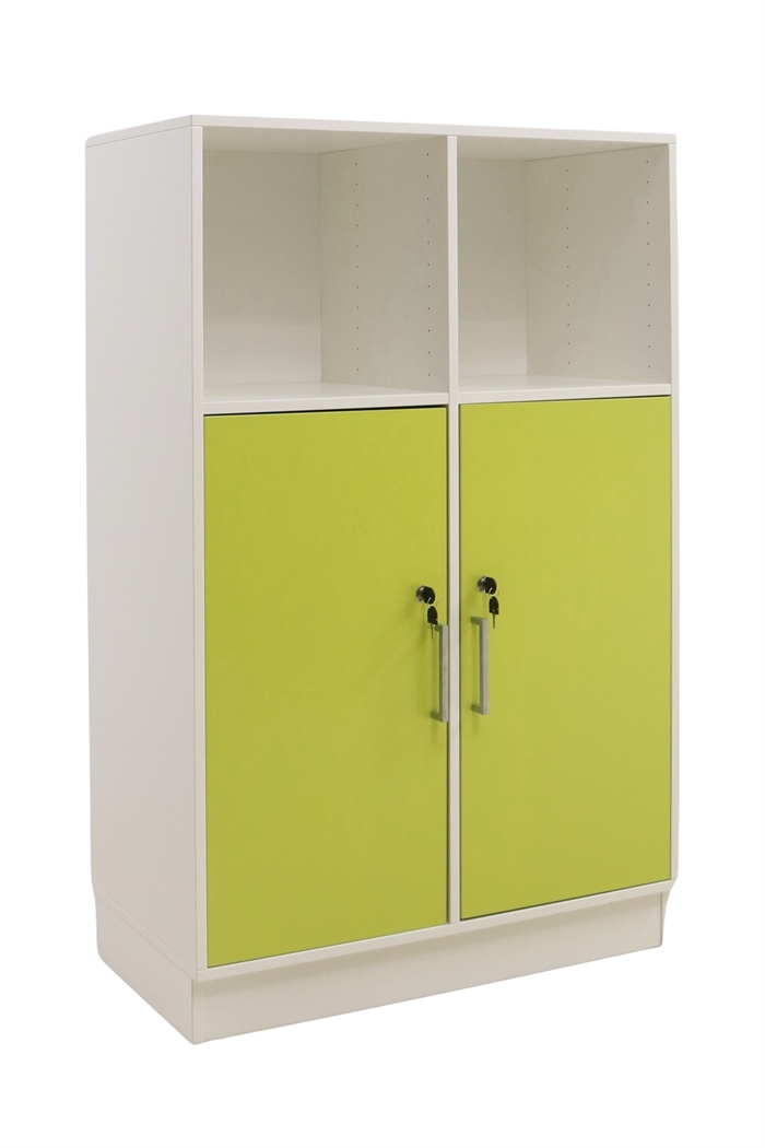 Cube Design skab med 2x3 rum i  hvid/lime set forfra i en skrå vinkel.