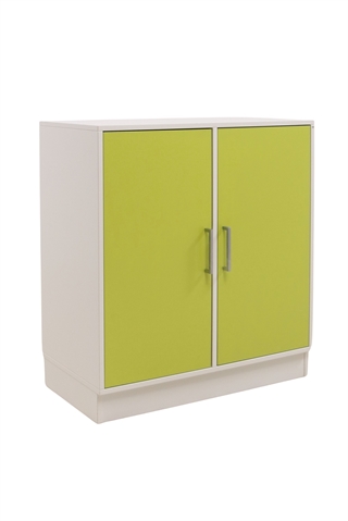Cube Design skab med 2x2 rum i  hvid/lime set forfra i en skrå vinkel.
