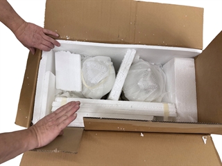 Lamperne pakket i kassen.