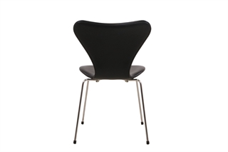 Fritz Hansen 7er stol i sort ægte læder set bagfra.
