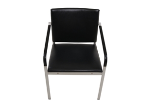 Thonet stol i sort ægte læder set forfra oppefra.