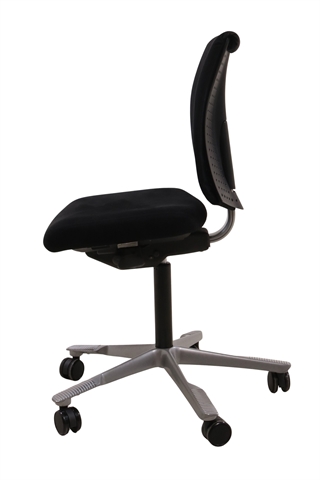 Håg H05 5300 kontorstol i sort set fra siden af.