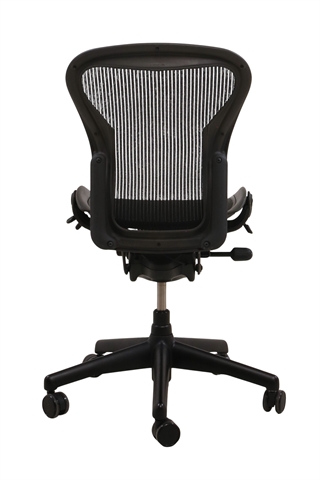 Herman Miller Aeron Classic A kontorstol i sort set bagfra.