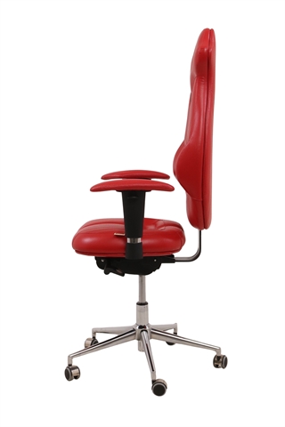Kulik System Imperial kontorstol i rødt læder med designsyninger og armlæn.