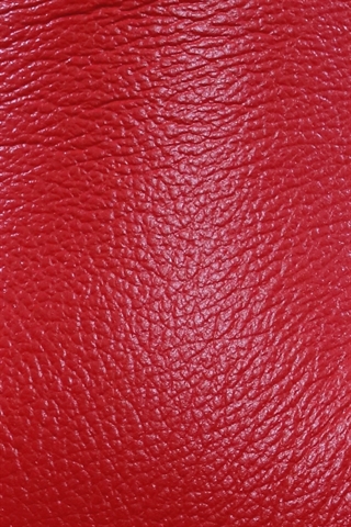 Det røde læder set tæt på.